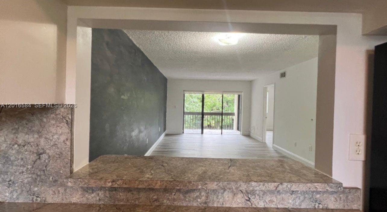 8885 Fontainebleau Blvd # 205, Miami FL 33172 — 4