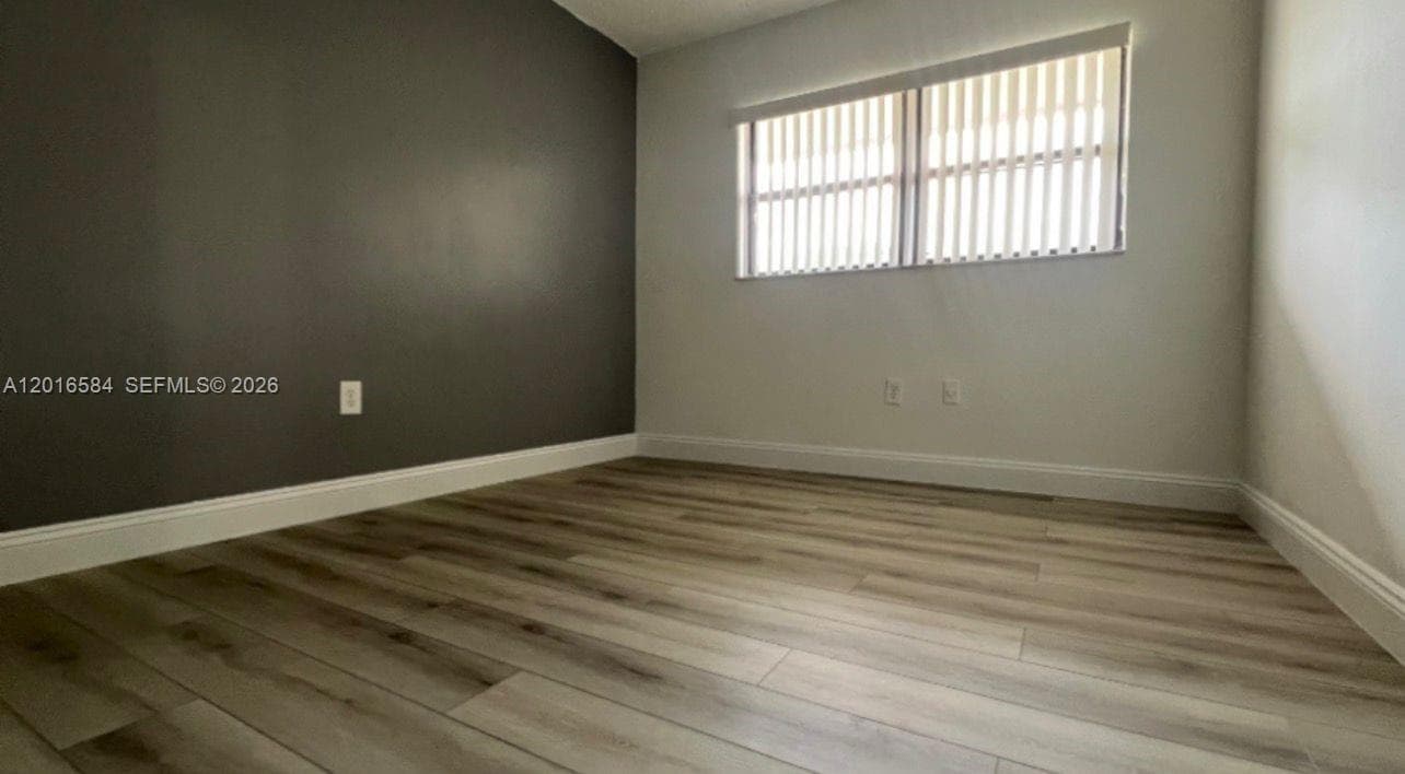 8885 Fontainebleau Blvd # 205, Miami FL 33172 — 25