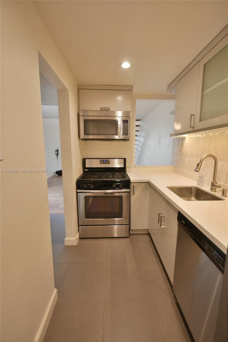 6884 N Kendall Dr # C401, Pinecrest FL 33156 — 23