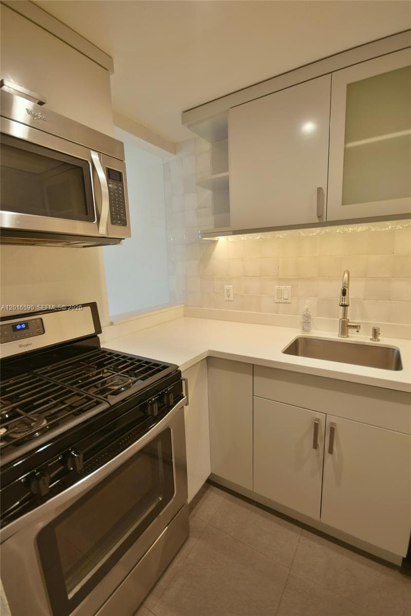 6884 N Kendall Dr # C401, Pinecrest FL 33156 — 26