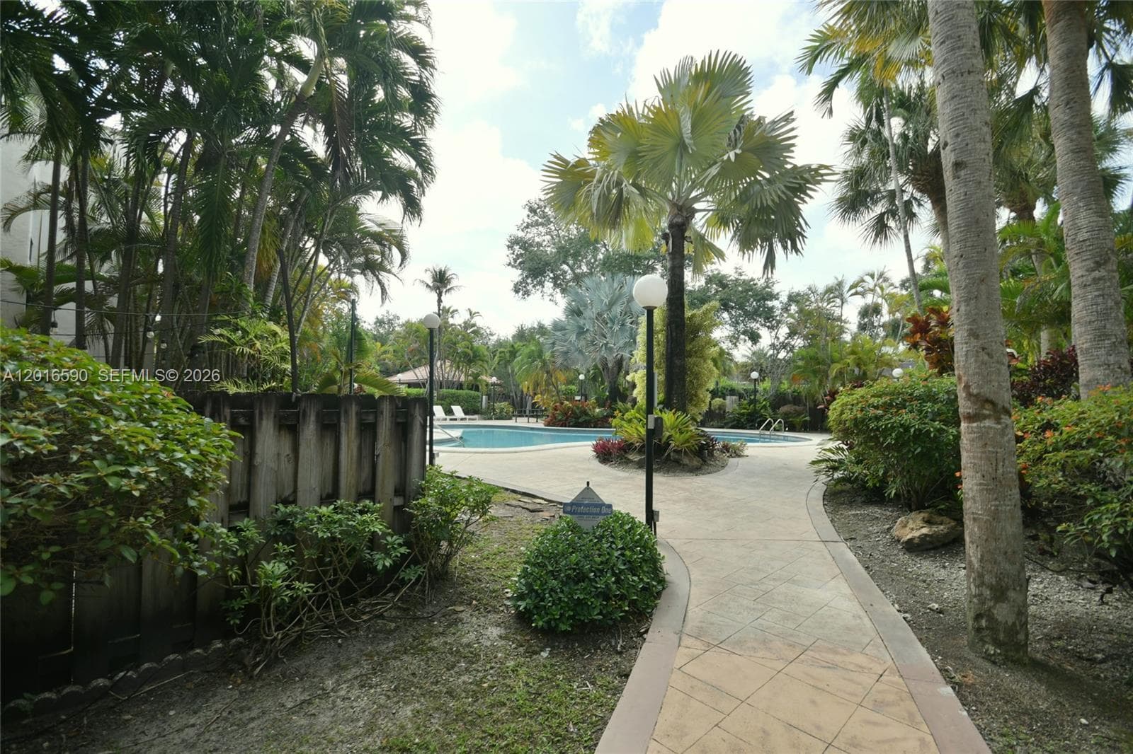 6884 N Kendall Dr # C401, Pinecrest FL 33156 — 71