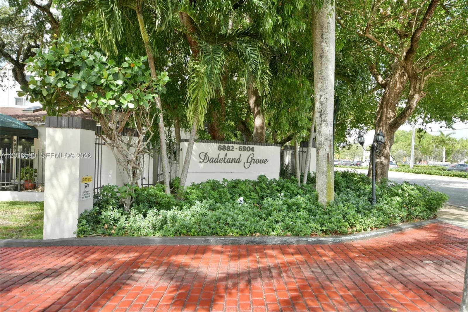 6884 N Kendall Dr # C401, Pinecrest FL 33156 — 9
