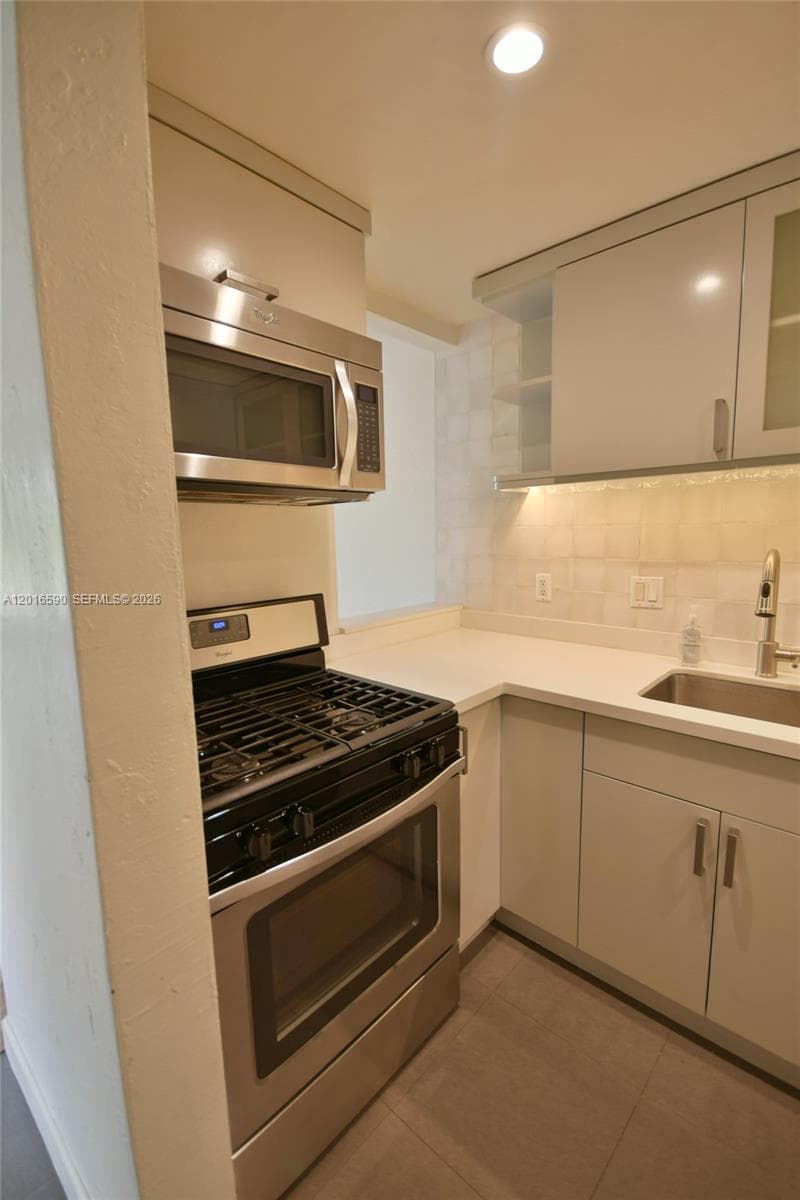 6884 N Kendall Dr # C401, Pinecrest FL 33156 — 19