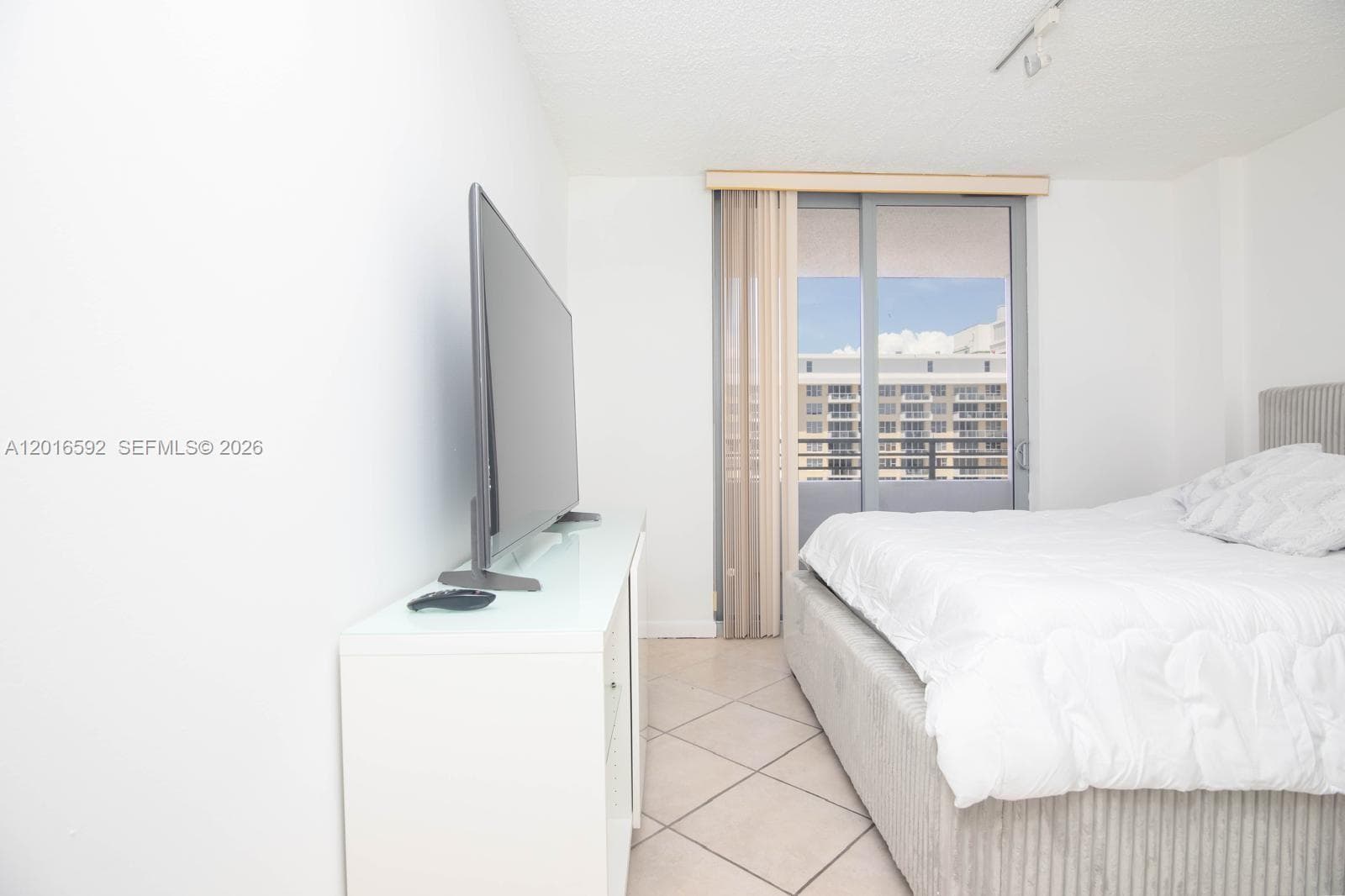 5555 Collins Ave # 14U, Miami Beach FL 33140 — 32