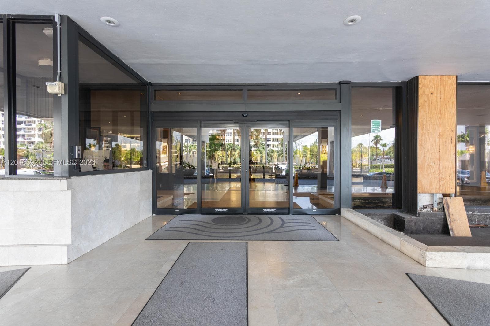 5555 Collins Ave # 14U, Miami Beach FL 33140 — 33