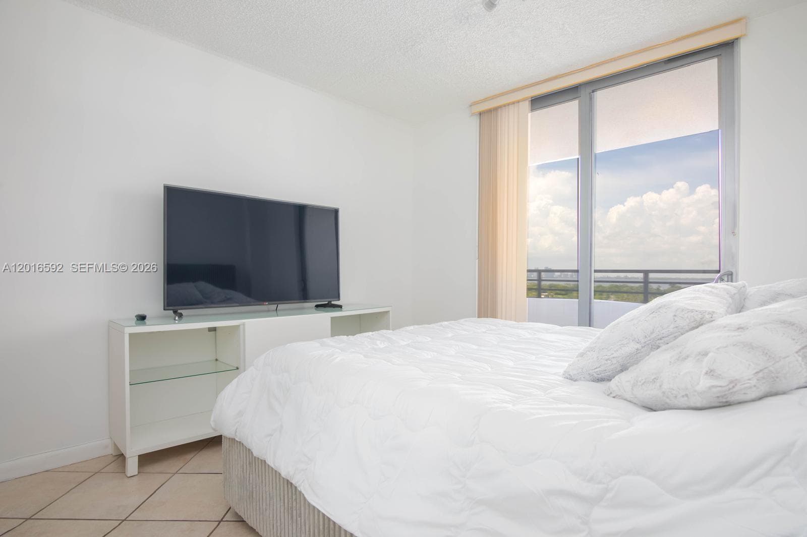 5555 Collins Ave # 14U, Miami Beach FL 33140 — 14
