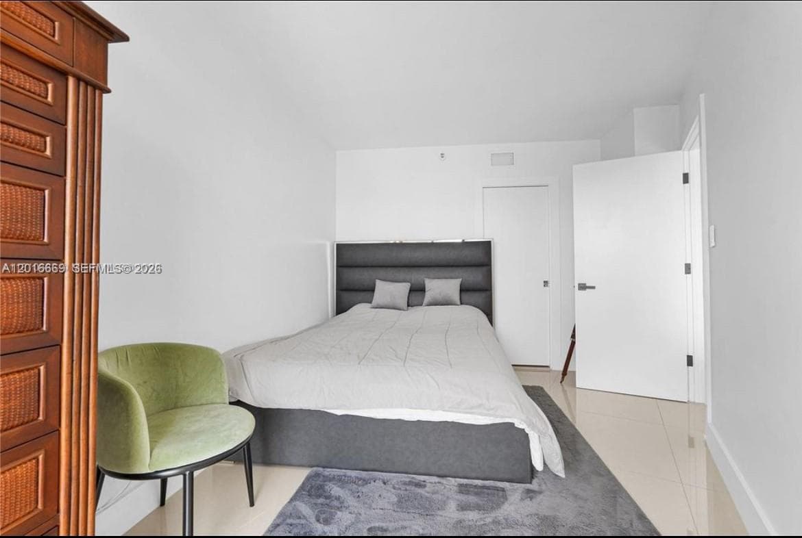 1000 W Island Blvd # 2508, Aventura FL 33160 — 27