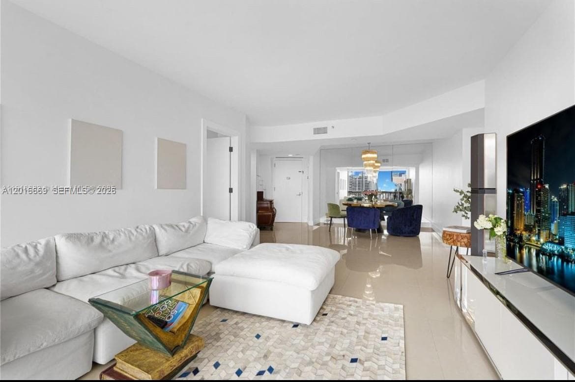 1000 W Island Blvd # 2508, Aventura FL 33160 — 2