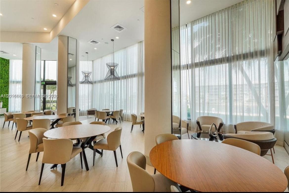 1000 W Island Blvd # 2508, Aventura FL 33160 — 42