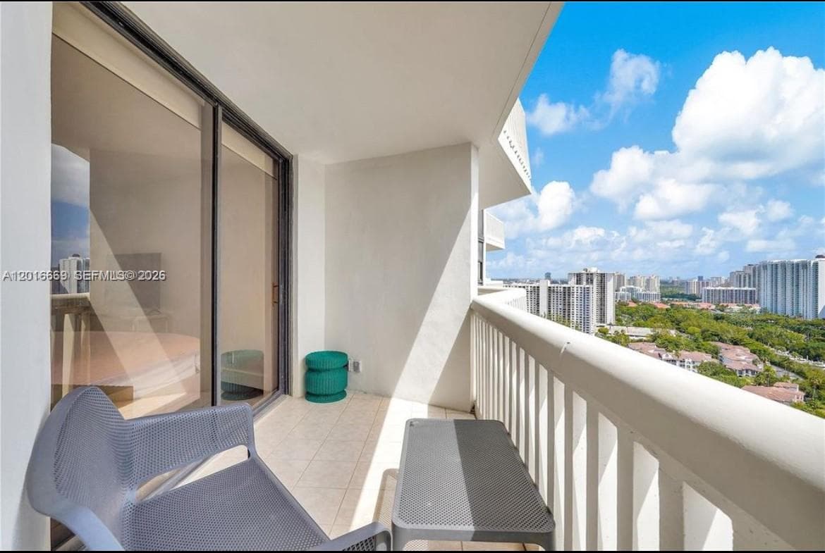 1000 W Island Blvd # 2508, Aventura FL 33160 — 13
