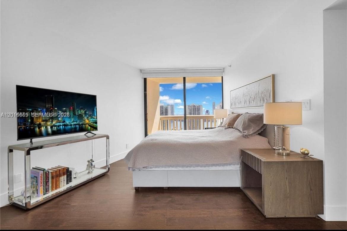 1000 W Island Blvd # 2508, Aventura FL 33160 — 16