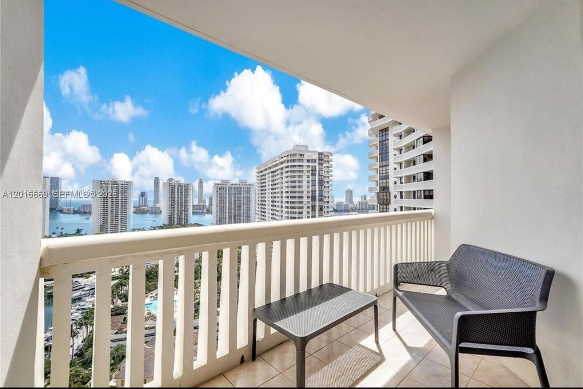 1000 W Island Blvd # 2508, Aventura FL 33160 — 12