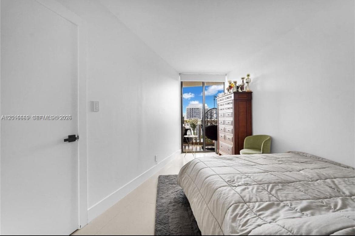 1000 W Island Blvd # 2508, Aventura FL 33160 — 26