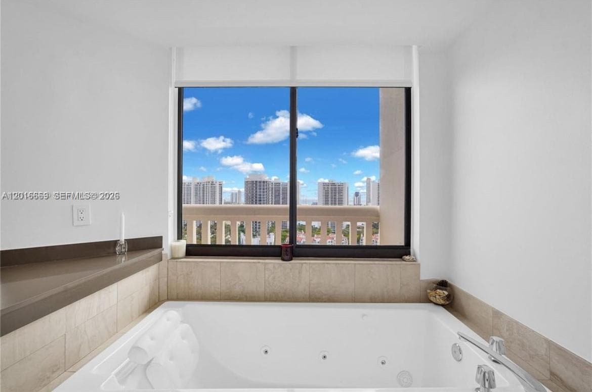 1000 W Island Blvd # 2508, Aventura FL 33160 — 22