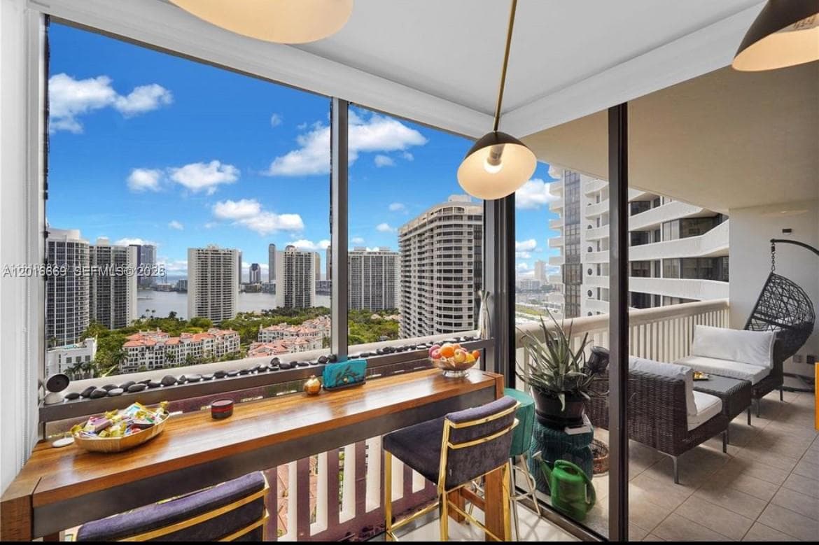 1000 W Island Blvd # 2508, Aventura FL 33160 — 32