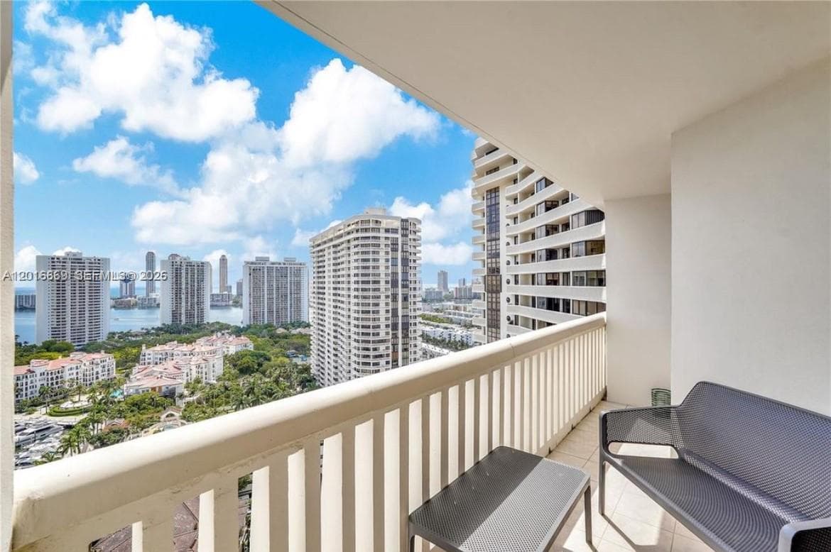 1000 W Island Blvd # 2508, Aventura FL 33160 — 24