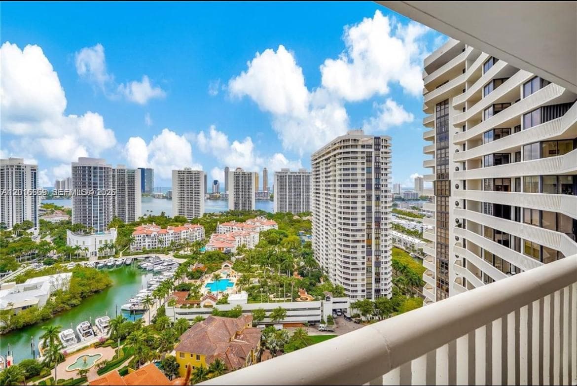 1000 W Island Blvd # 2508, Aventura FL 33160 — 30
