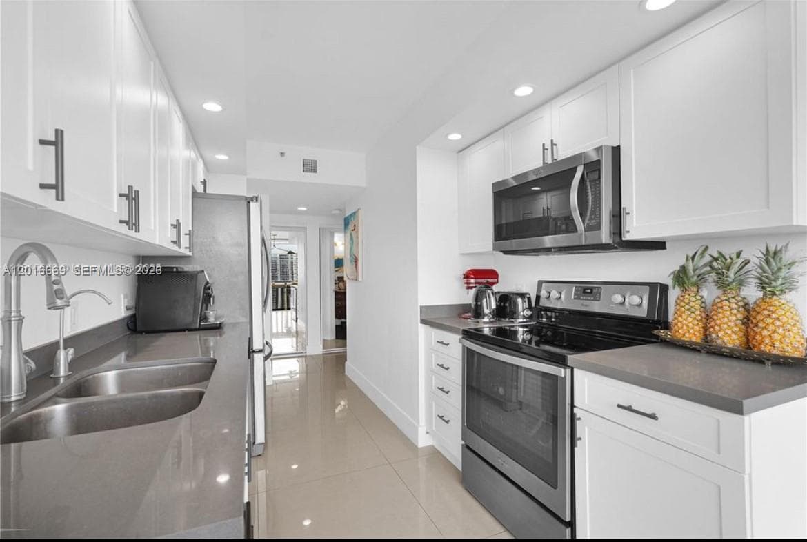 1000 W Island Blvd # 2508, Aventura FL 33160 — 38