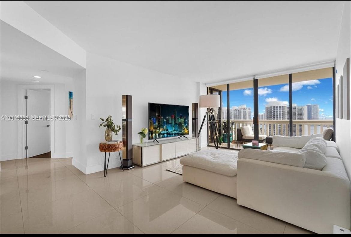 1000 W Island Blvd # 2508, Aventura FL 33160 — 10
