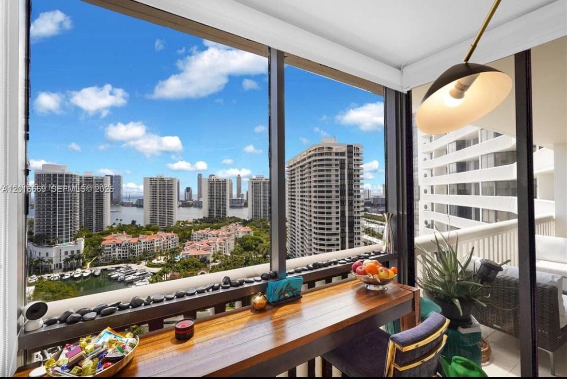 1000 W Island Blvd # 2508, Aventura FL 33160 — 33
