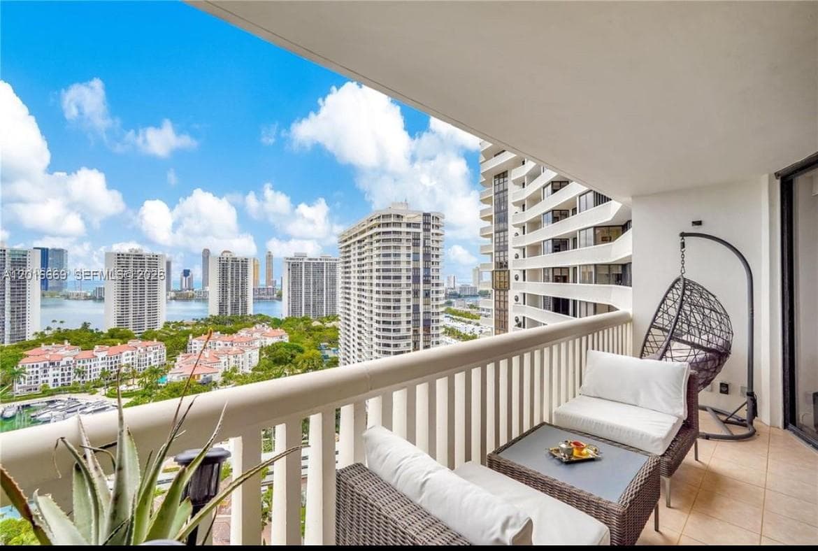 1000 W Island Blvd # 2508, Aventura FL 33160 — 14