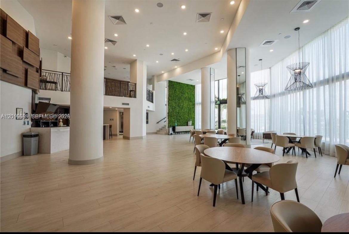 1000 W Island Blvd # 2508, Aventura FL 33160 — 41