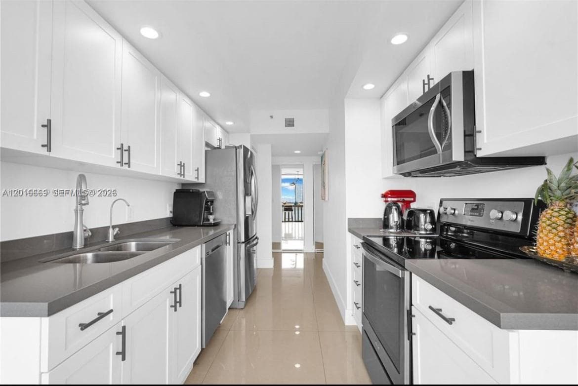 1000 W Island Blvd # 2508, Aventura FL 33160 — 37