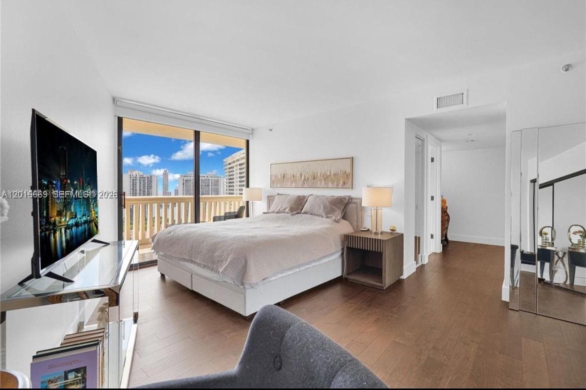 1000 W Island Blvd # 2508, Aventura FL 33160 — 15