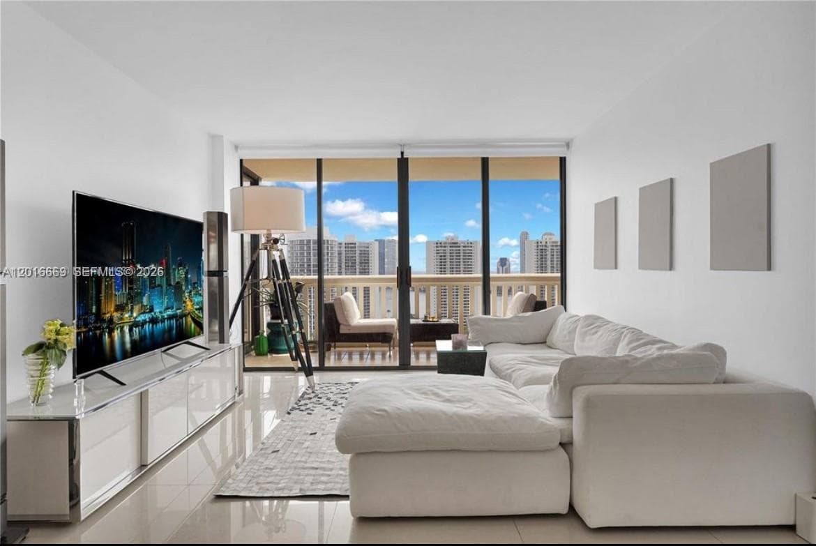 1000 W Island Blvd # 2508, Aventura FL 33160 — 11