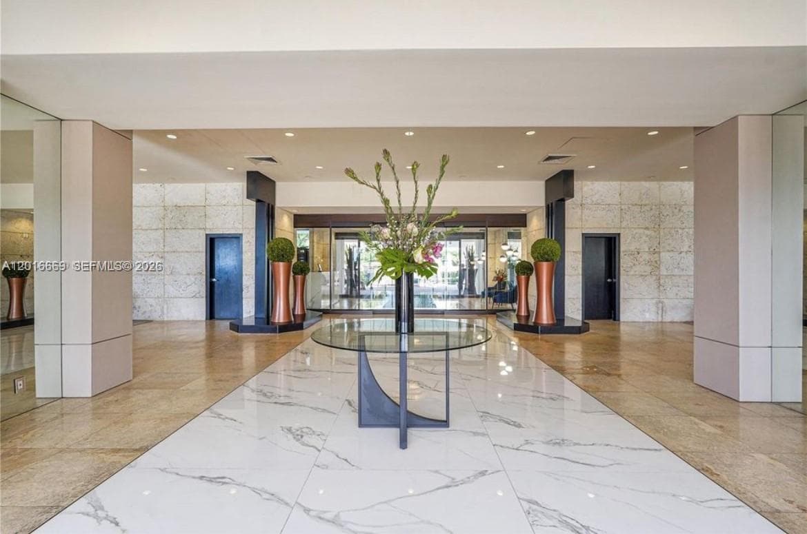 1000 W Island Blvd # 2508, Aventura FL 33160 — 40