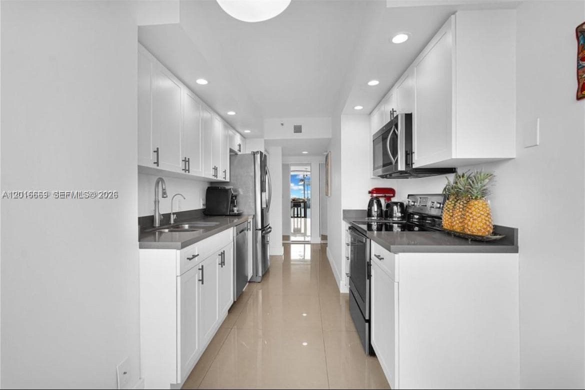 1000 W Island Blvd # 2508, Aventura FL 33160 — 35
