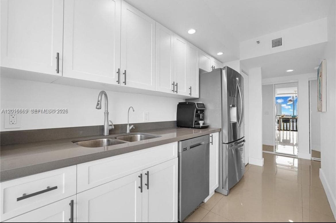 1000 W Island Blvd # 2508, Aventura FL 33160 — 39