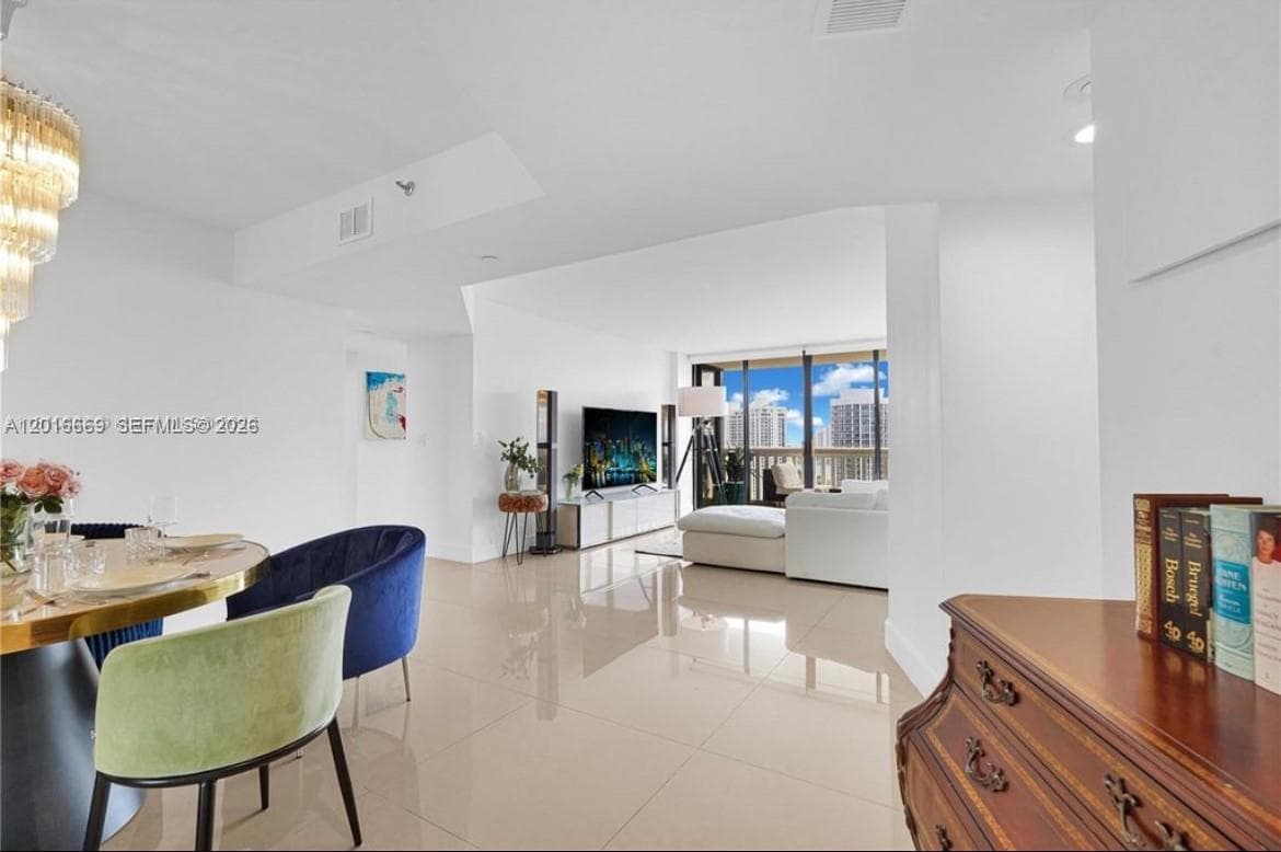 1000 W Island Blvd # 2508, Aventura FL 33160 — 4