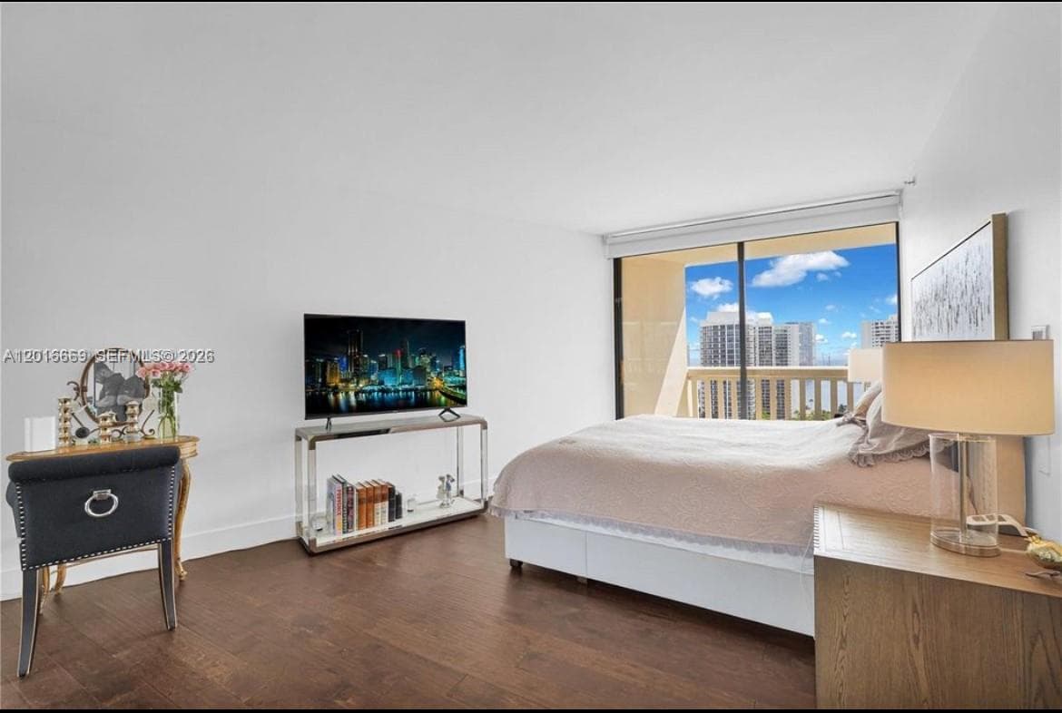 1000 W Island Blvd # 2508, Aventura FL 33160 — 21