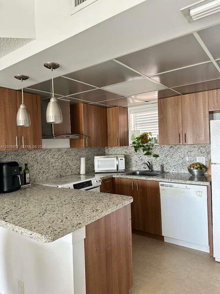 8290 Lake Dr # 325, Doral FL 33166 — 1