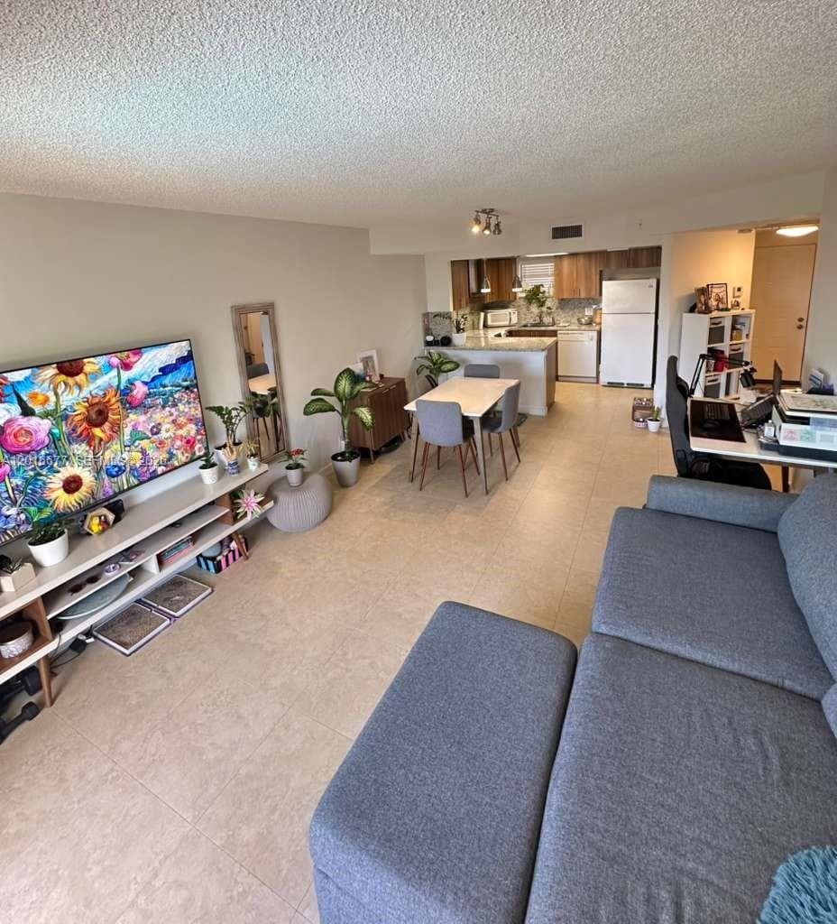 8290 Lake Dr # 325, Doral FL 33166 — 5