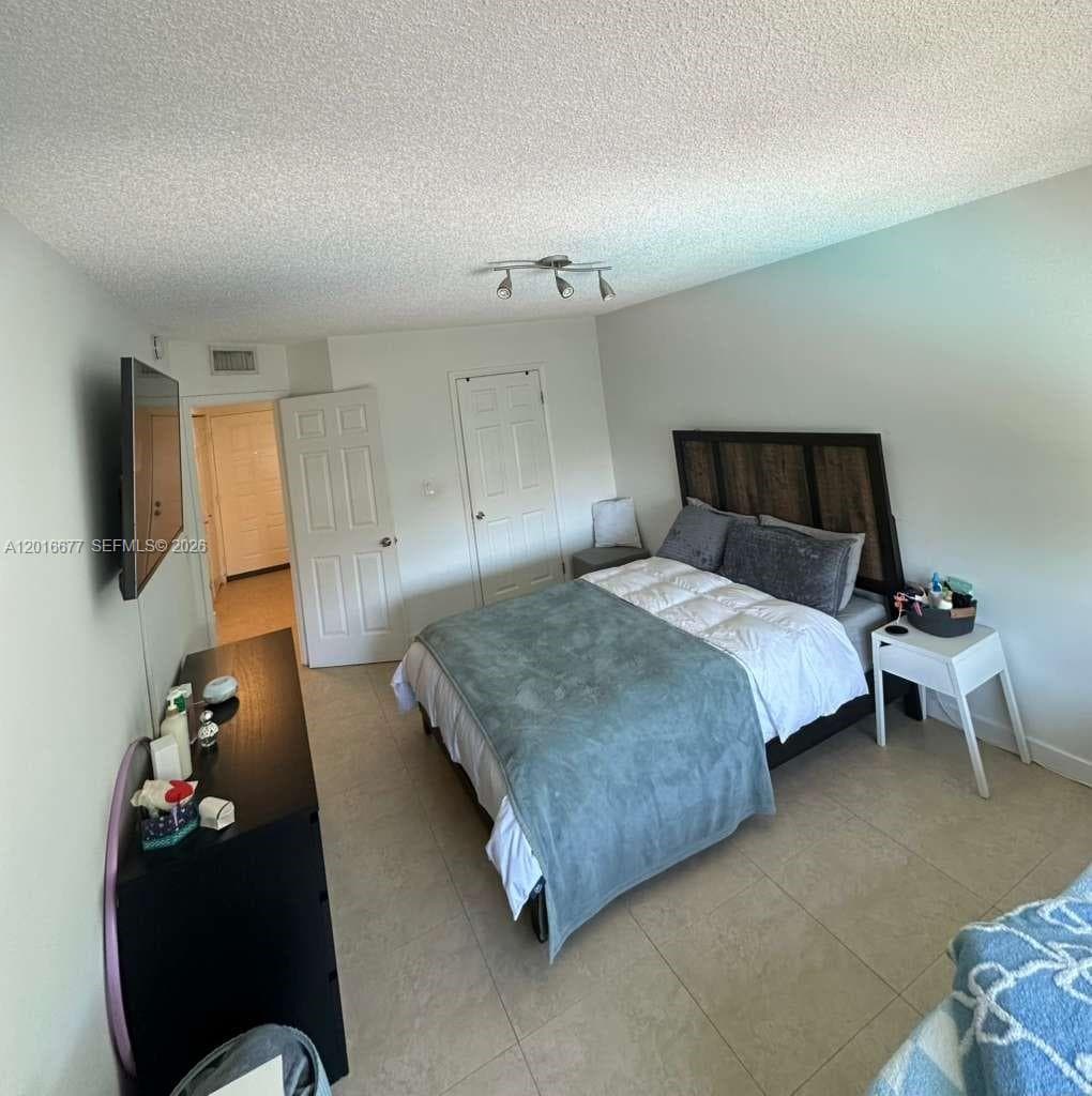 8290 Lake Dr # 325, Doral FL 33166 — 9