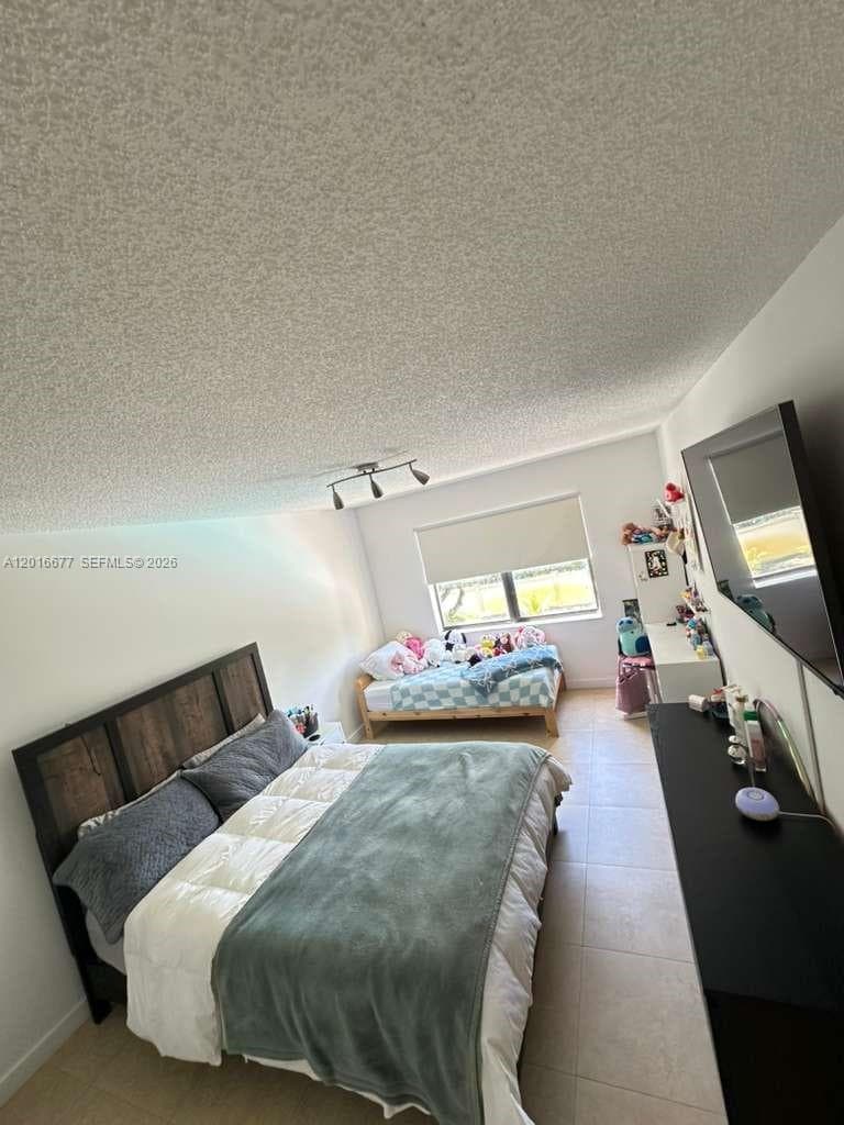 8290 Lake Dr # 325, Doral FL 33166 — 10
