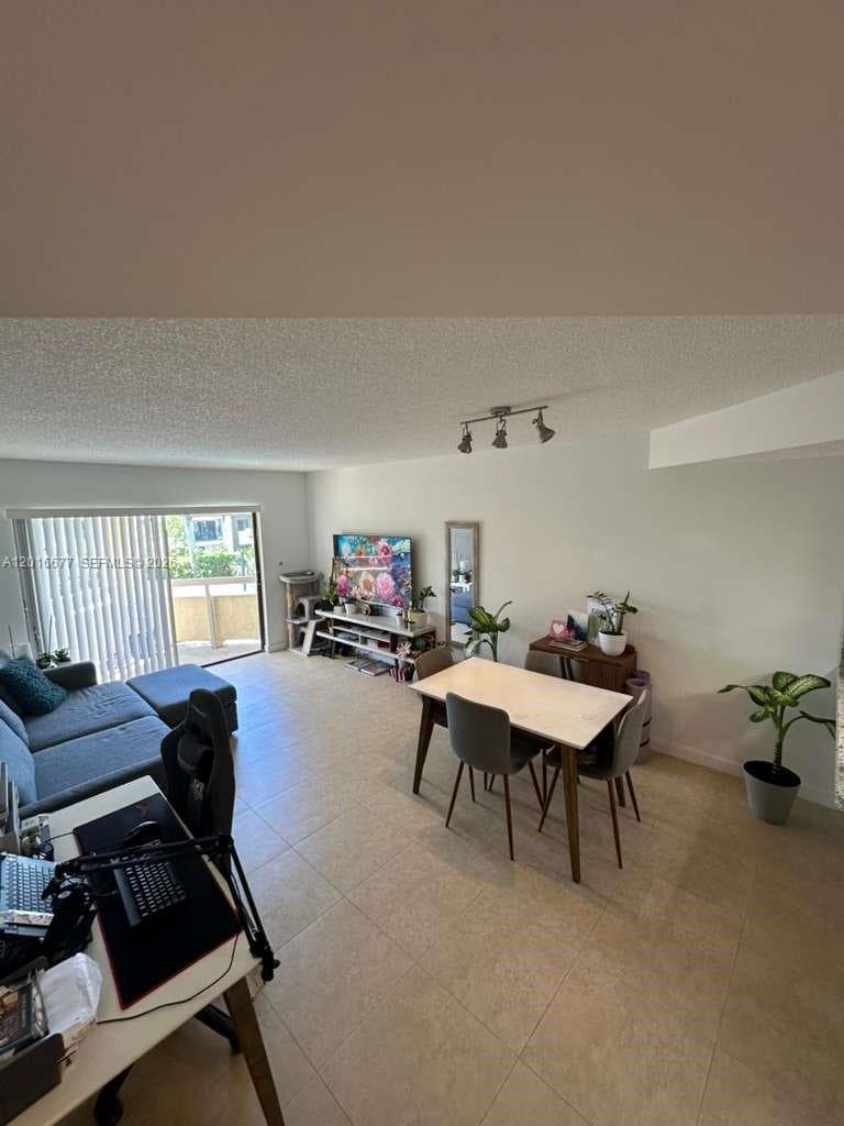 8290 Lake Dr # 325, Doral FL 33166 — 4