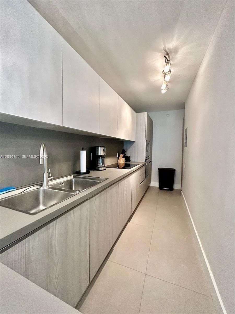 100 Lincoln Rd # 426, Miami Beach FL 33139 — 4