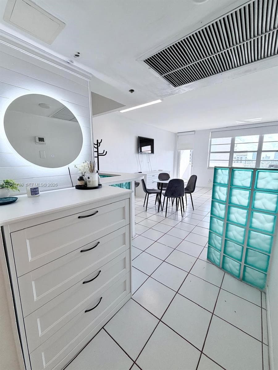 100 Lincoln Rd # 1609, Miami Beach FL 33139 — 4