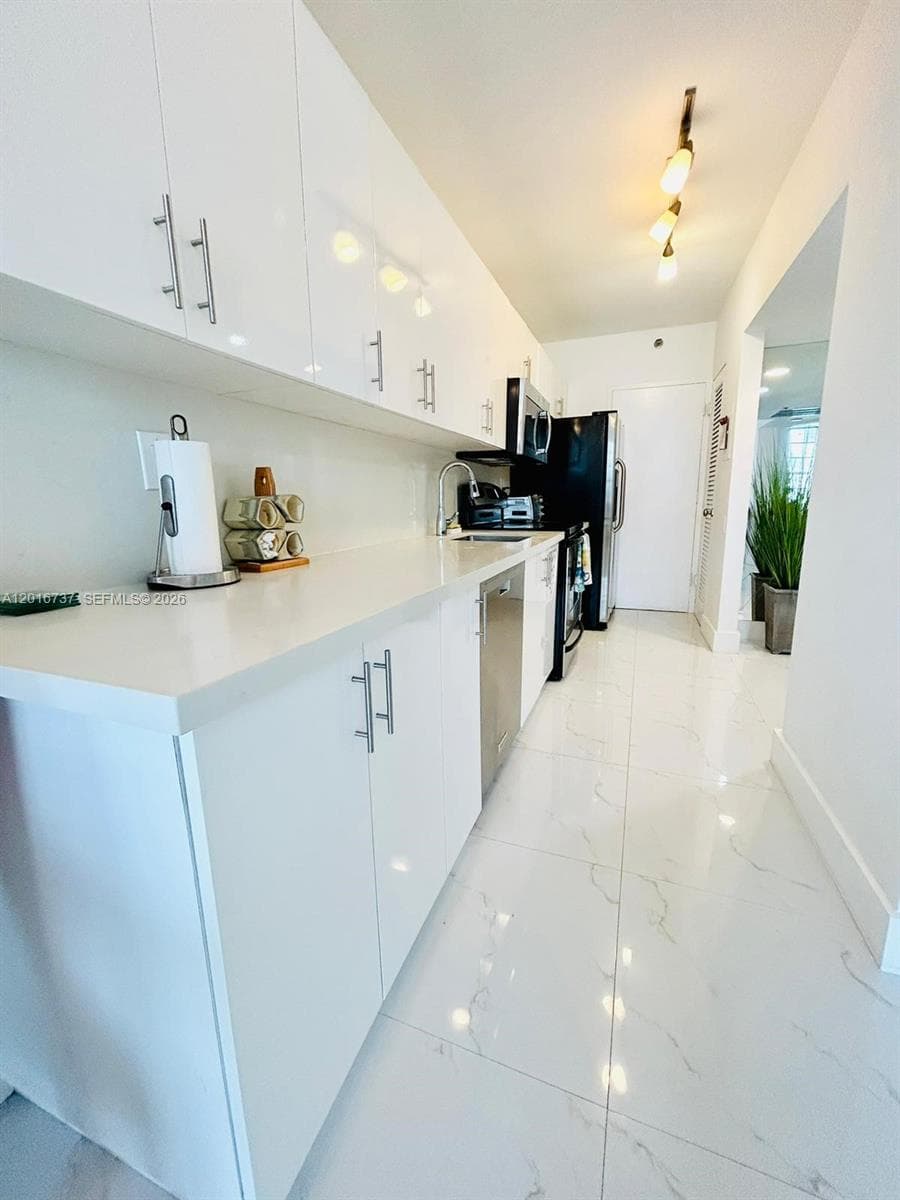 100 Lincoln Rd # 1526, Miami Beach FL 33139 — 3