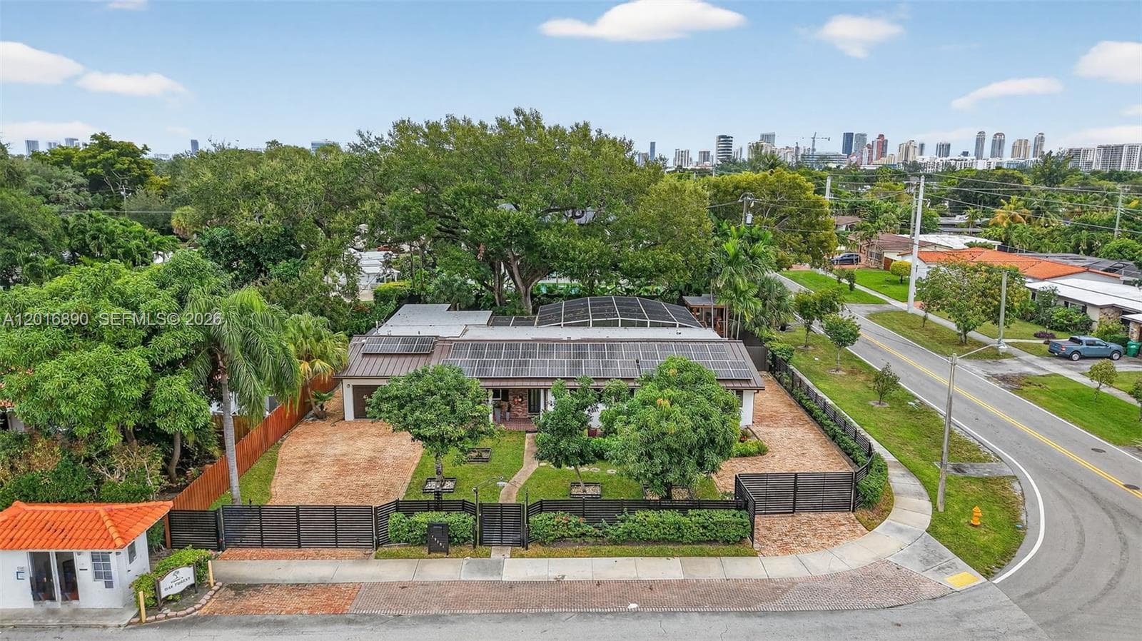 19901 NE 21st Ave, Miami FL 33179 — 52