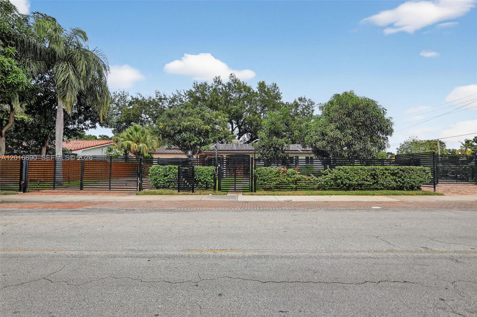 19901 NE 21st Ave, Miami FL 33179 — 82