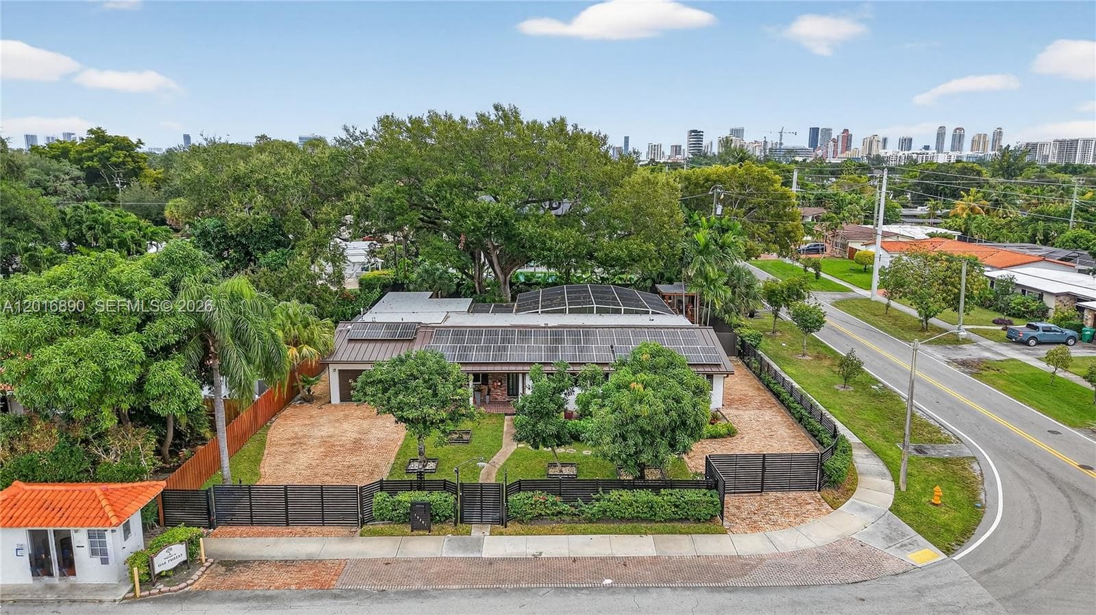19901 NE 21st Ave, Miami FL 33179 — 39