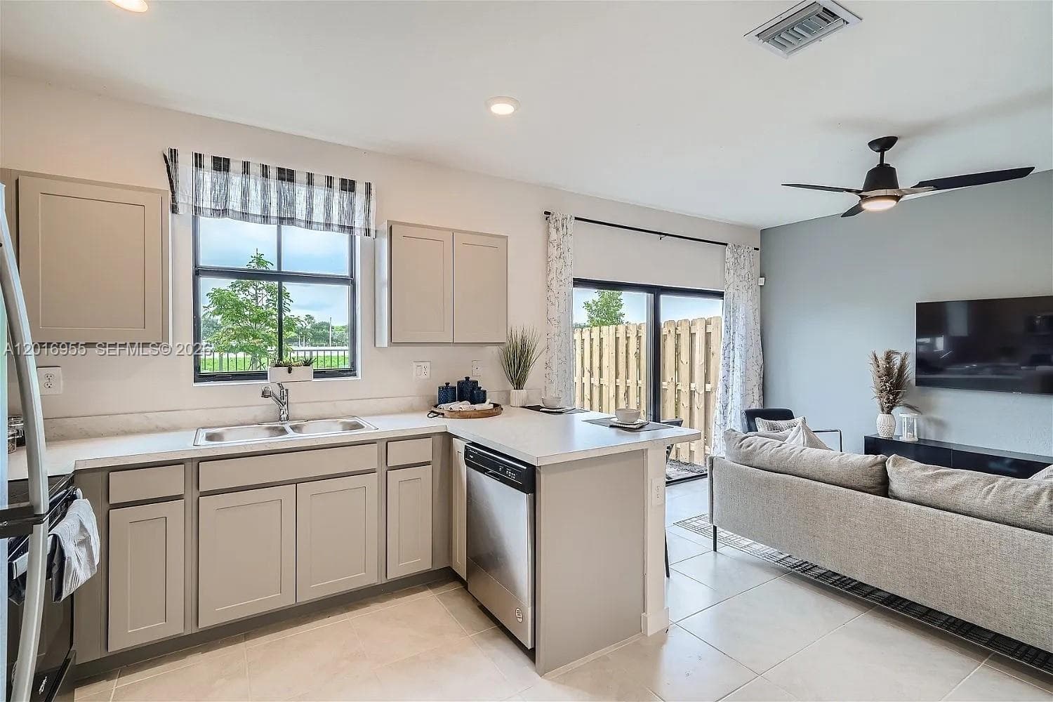 450 NE 12th St, Florida City FL 33034 — 9