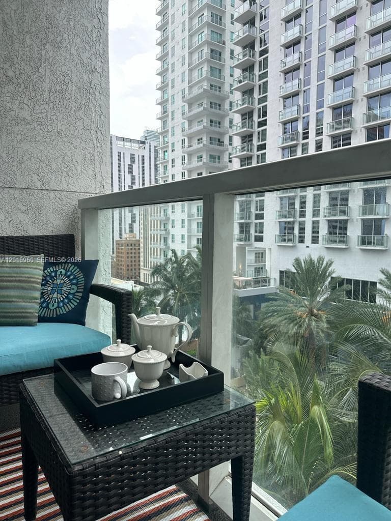 253 NE 2nd St # 1402, Miami FL 33132 — 17