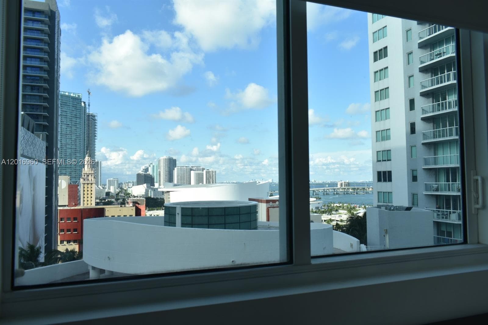 253 NE 2nd St # 1402, Miami FL 33132 — 20
