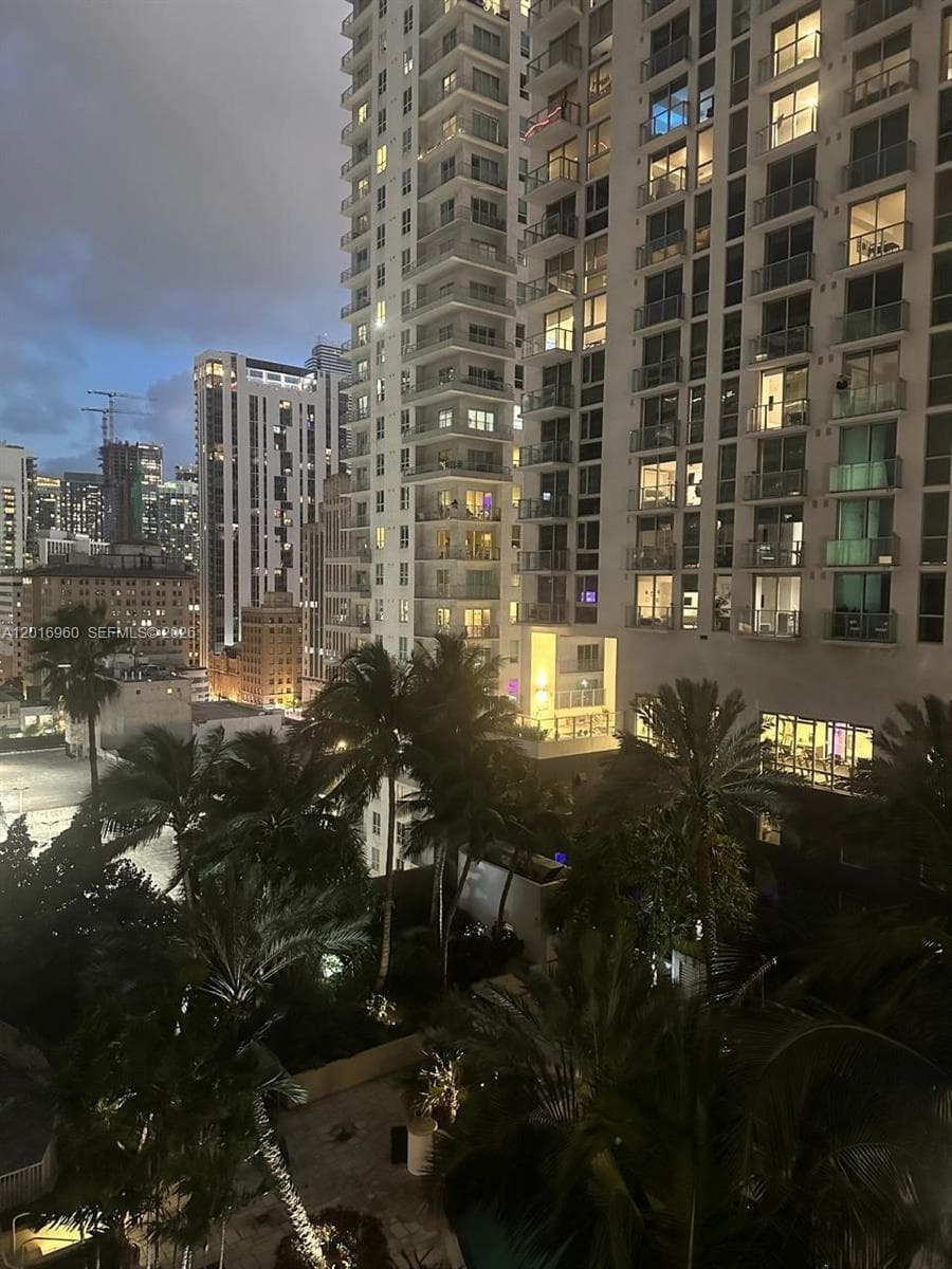 253 NE 2nd St # 1402, Miami FL 33132 — 30