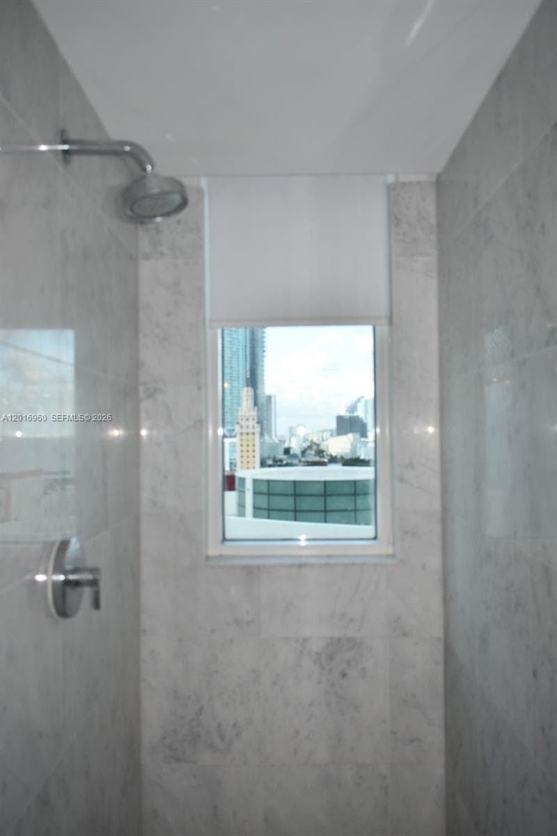 253 NE 2nd St # 1402, Miami FL 33132 — 15